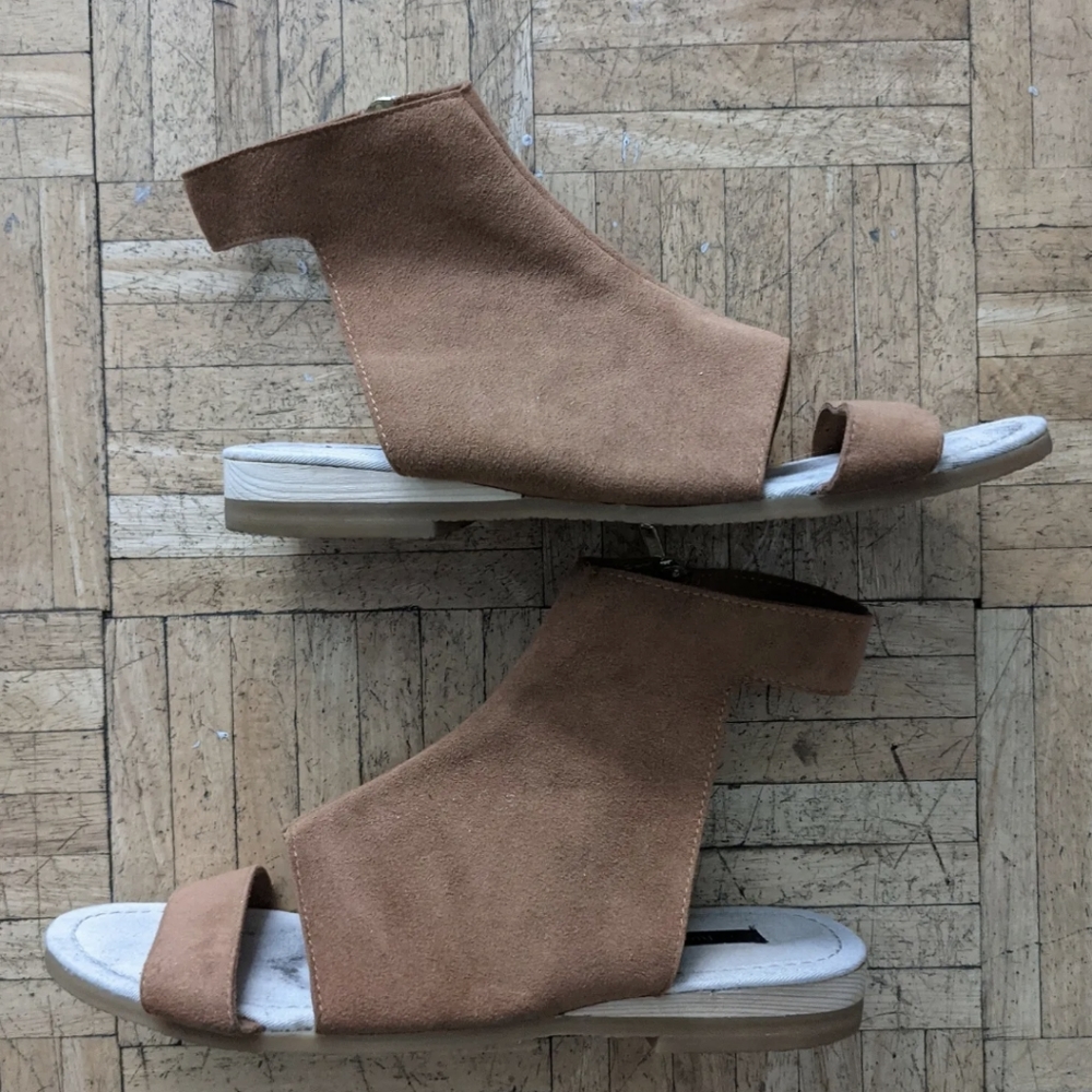 Bhava Rio Sandals 8.5/9 Tan Cut-out Vegan Faux Suede Side Zip Summer Resort